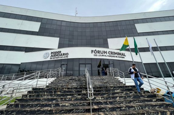 Fachada do Fórum Criminal na Cidade da Justiça