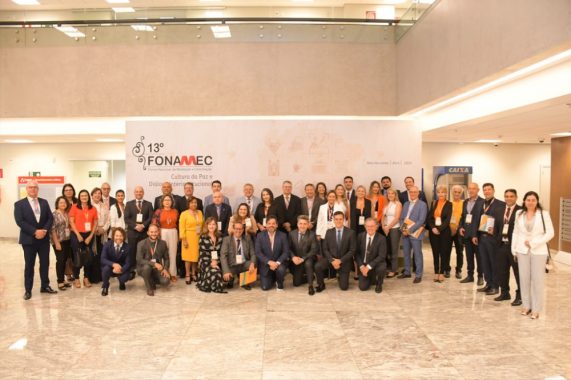 Fotografia dos participantes do 13º Fórum Nacional de Mediação e Conciliação