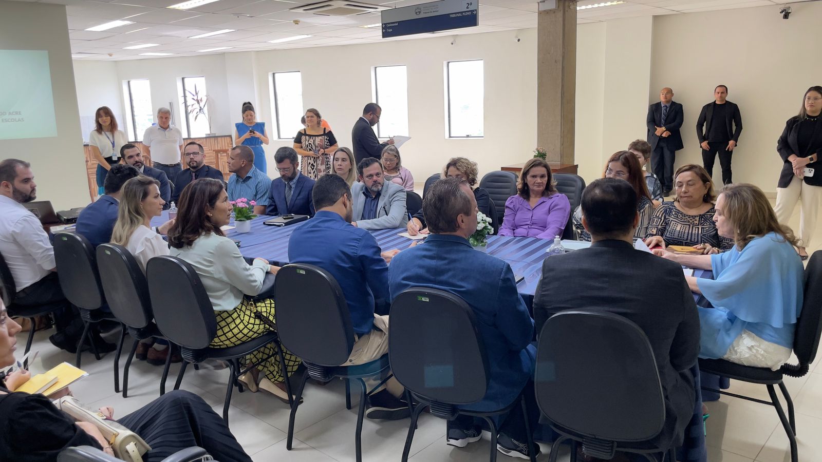 Representantes de instituições pautam debates sobre ações na reunião do Comitê Interinstitucional de Enfrentamento à Violência nas Escolas 