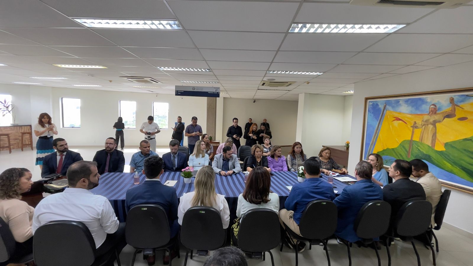 Fotografia da reunião do Comitê Interinstitucional de Enfrentamento à Violência nas Escolas 