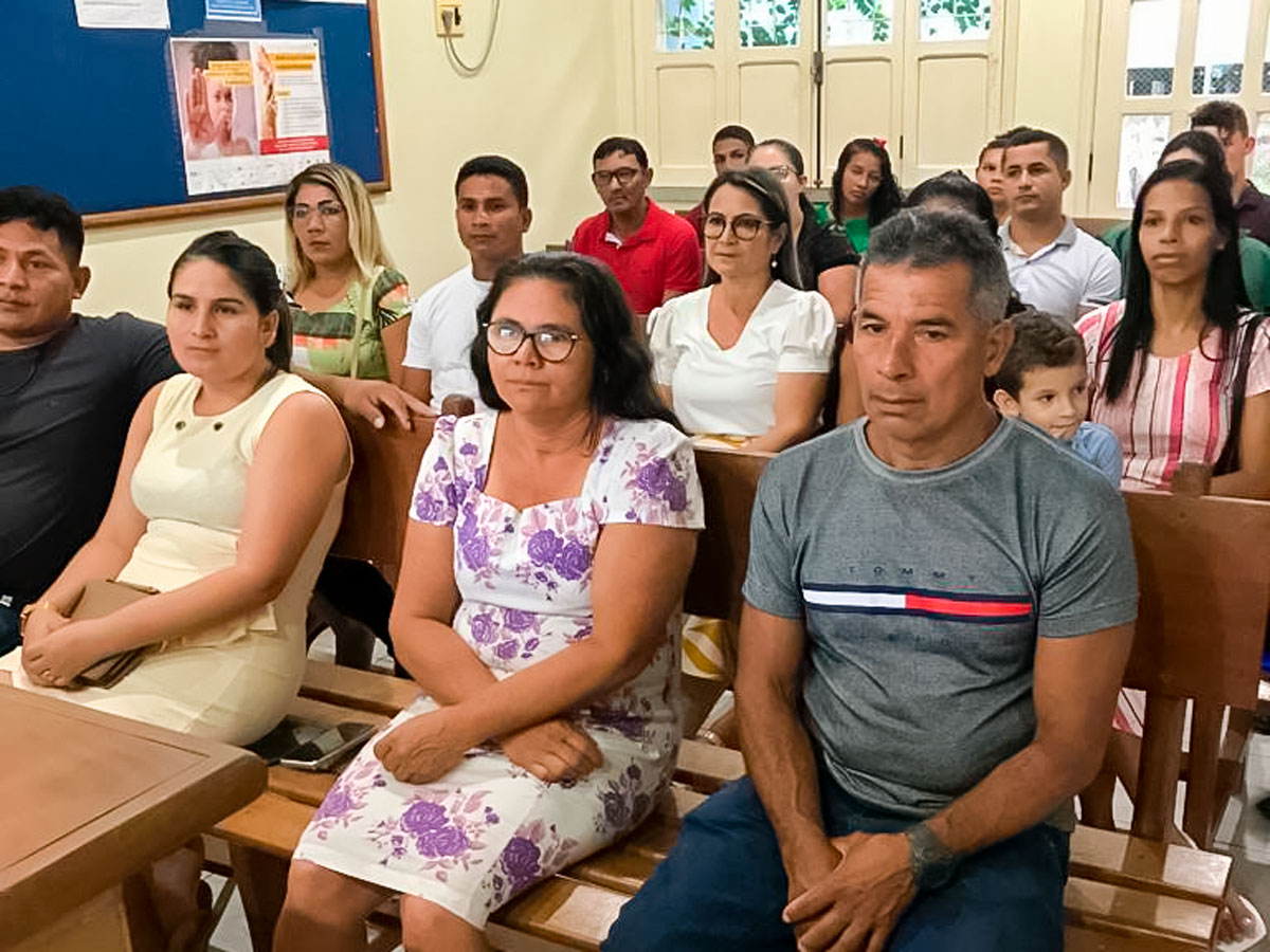 Fotografia do atendimento no Centro Integrado de Cidadania de Marechal Thaumaturgo para o casamento coletivo