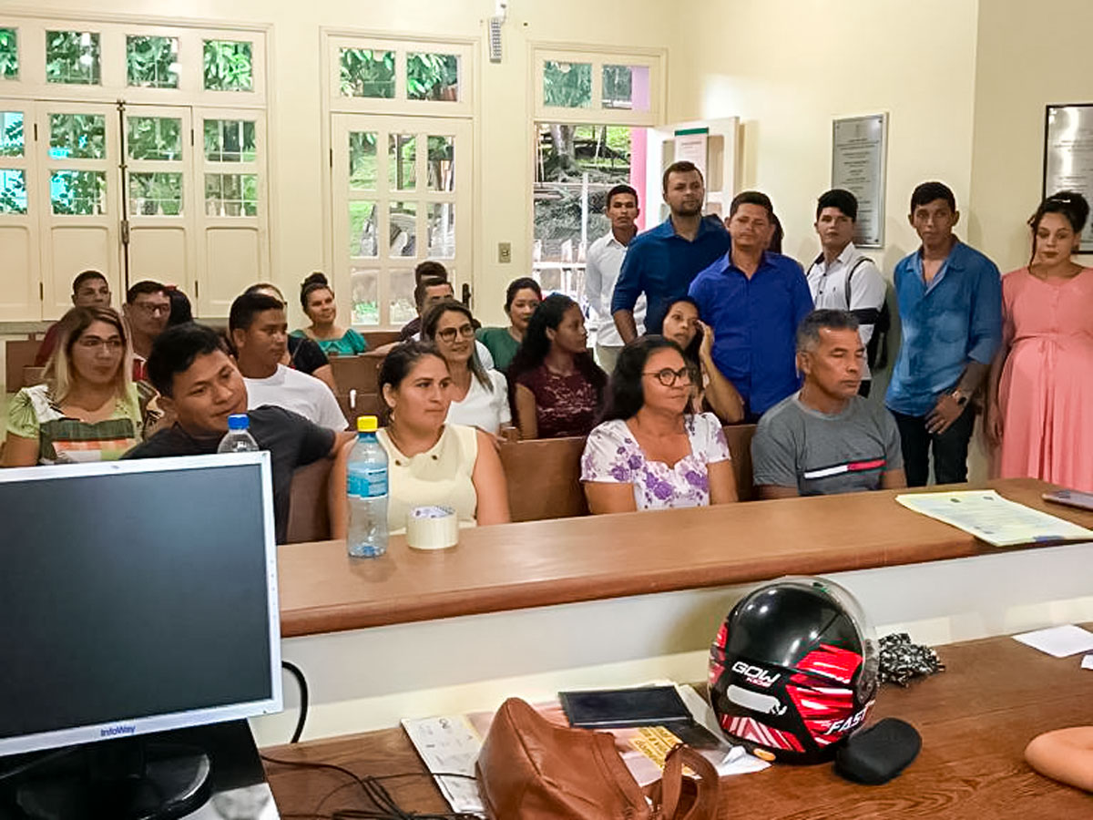 Fotografia do atendimento no Centro Integrado de Cidadania de Marechal Thaumaturgo para o casamento coletivo