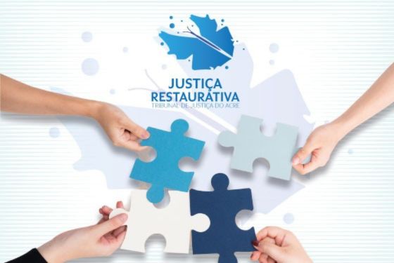 logotipo Justiça Restaurativa do Tribunal de Justiça do Acre, quatro mãos com peças de quebra-cabeça