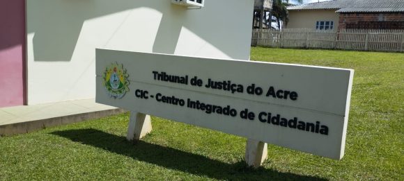 Foto da placa CIC Centro Integrado de Cidadania, sede do TJAC em Porto Walter