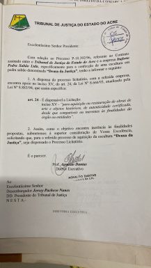 Foto do documento de dispensa de licitação para compra da estátua da deusa Themis