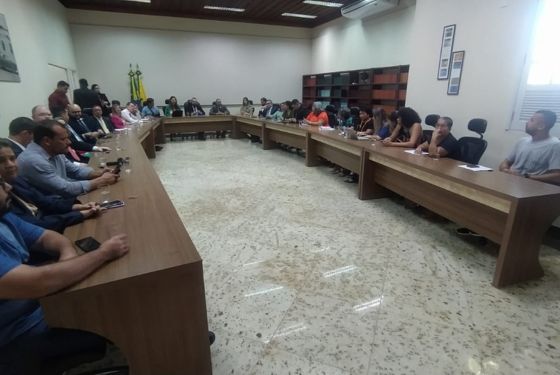 Foto panorâmica da reunião