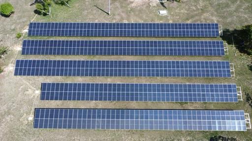 Foto aérea das placas solares em Cruzeiro do Sul