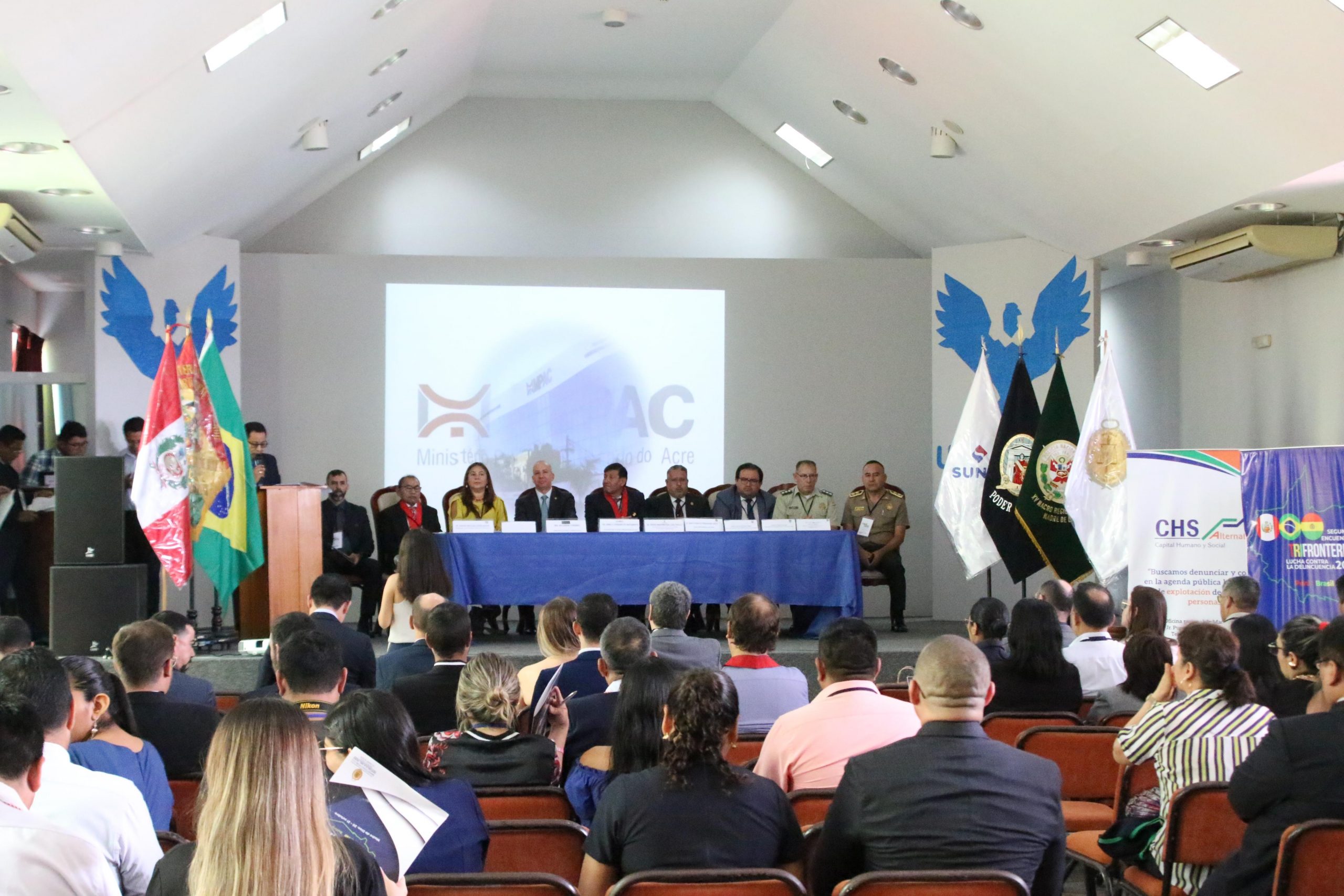 Na foto representantes do Ministério Público do Acre e do Tribunal de Justiça do Acre participam do 2º Encontro Transfronteiriço para Combater a Criminalidade no Peru, Brasil e Bolívia
