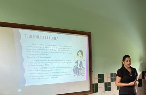 Magistrada ministra palestra sobre a Lei Maria da Penha na Escola Estadual Clícia Gadelha